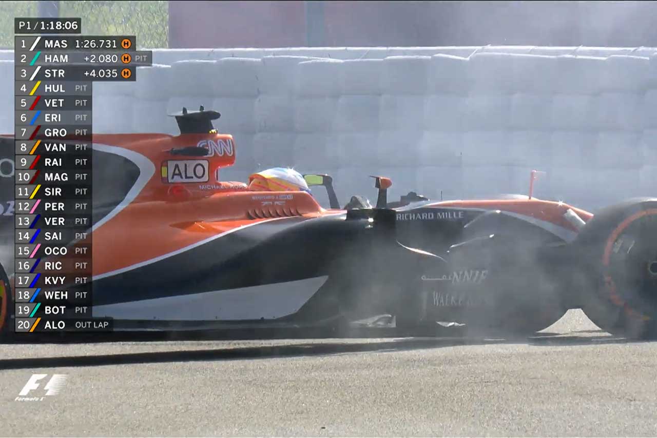 FP1開始直後にマシントラブルが発生したアロンソ