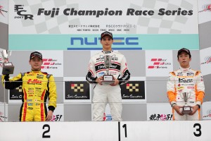 全日本F3第6戦の表彰台。坪井にはこの後ペナルティが課された。