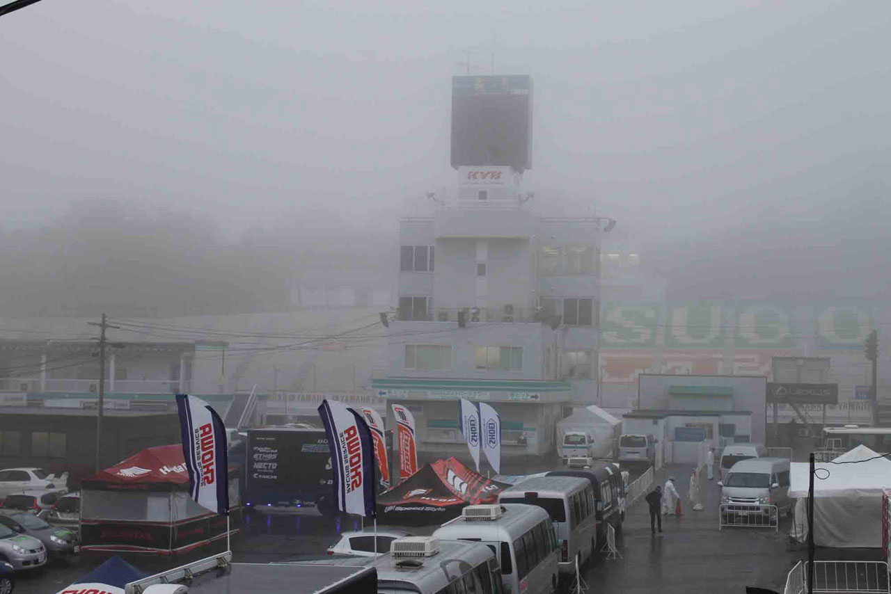 濃霧に包まれたスポーツランドSUGO