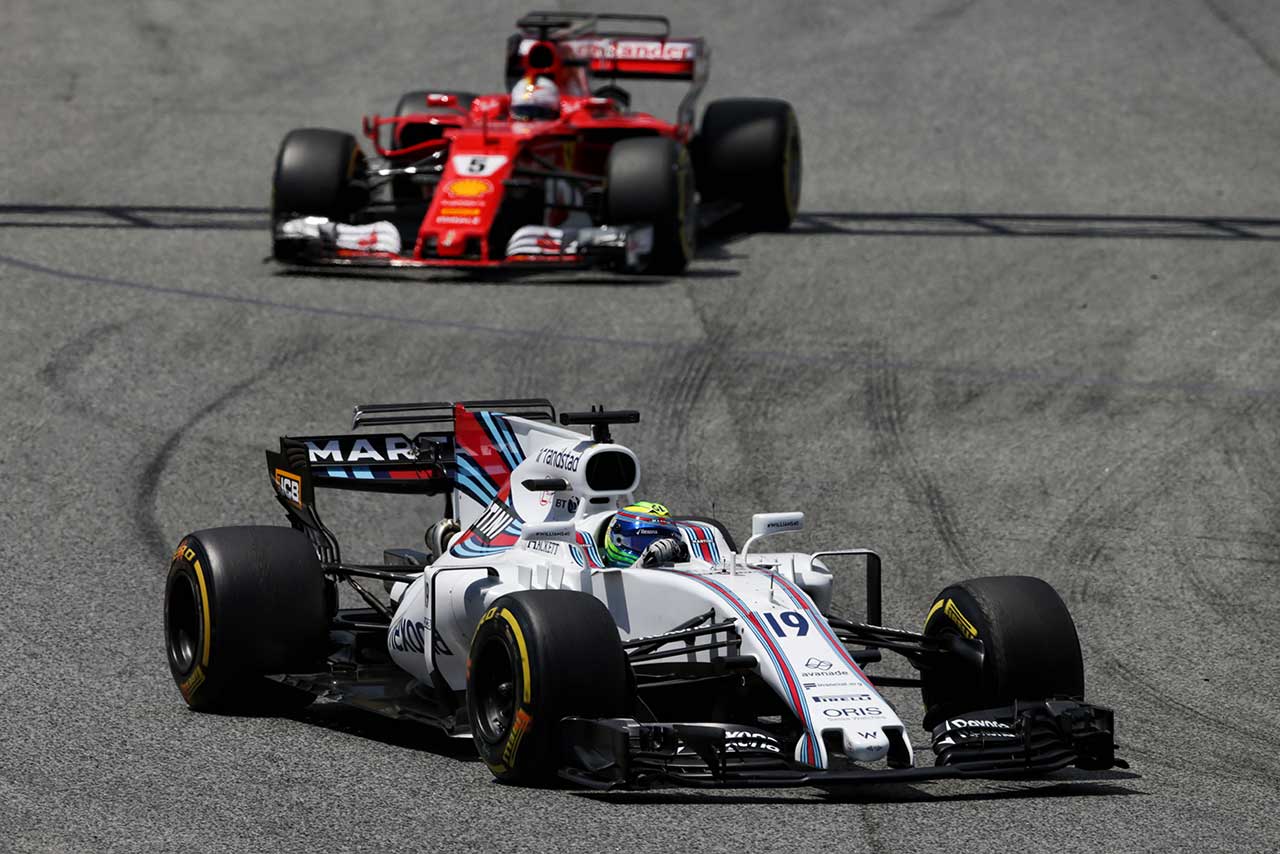 相次いで接触したマッサ