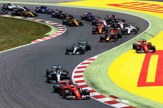 スペインGP決勝の1周目で接触したライコネンとボッタス