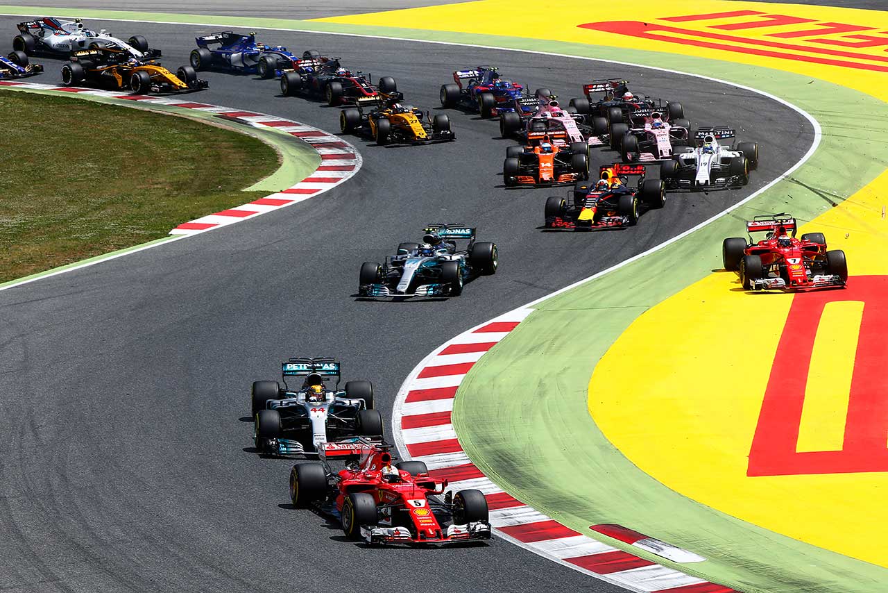 スペインGP決勝の1周目で接触したライコネンとボッタス