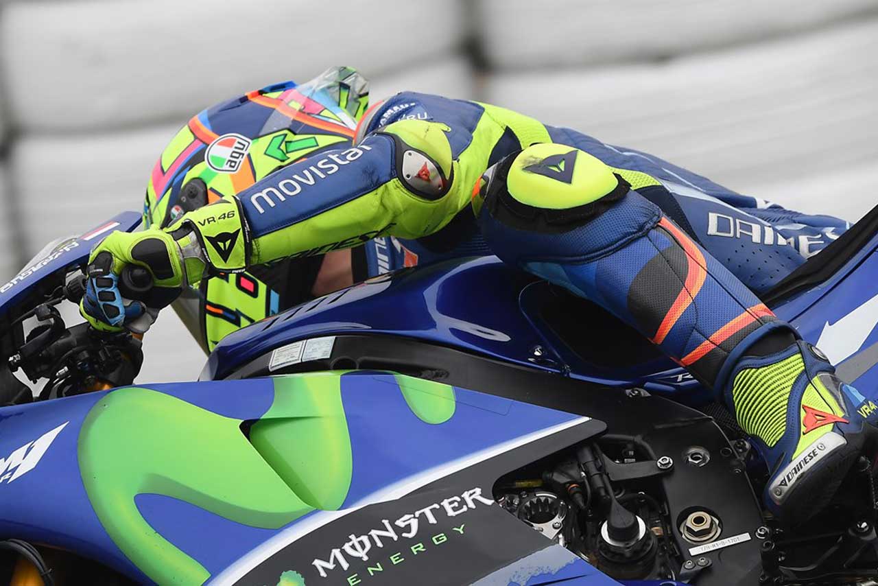 バレンティーノ・ロッシ マーベリック・ビニャーレス サイン 04_2017_MotoGP_Rd15_Japan-バレンティーノ・ロッシ選手と