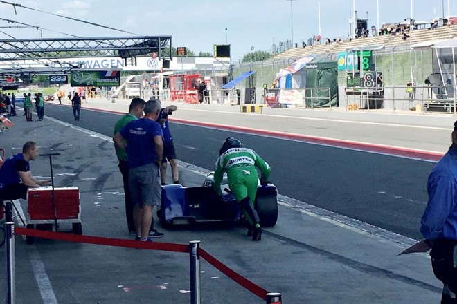 水瀬きいのサーキット探訪記：クラッシック耐久の表彰台はパーティー状態！