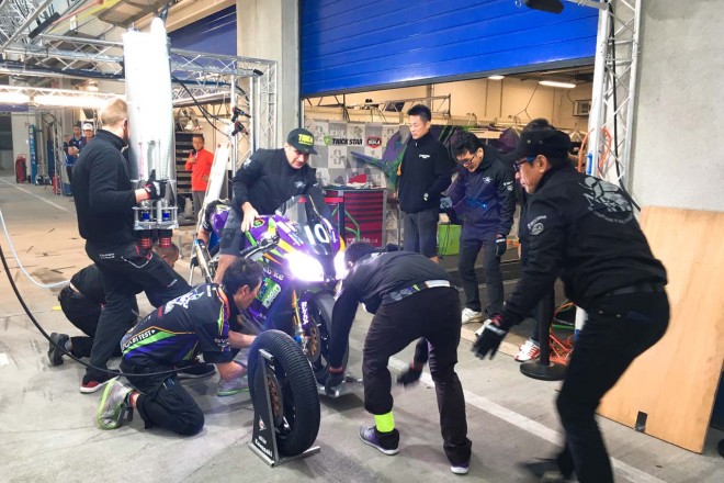 水瀬きいのサーキット探訪記：クラッシック耐久の表彰台はパーティー状態！