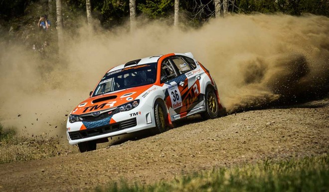 フィンランドラリー選手権でランキング3位を守ったヤルッコ・ニカラ／足立さやか（スバル・インプレッサ）