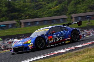 VivaC 86 MCを追う戦いをみせたSUBARU BRZ R&D SPORT