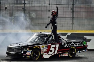 前戦に続き2連勝、自身のキャリア通算で“トヨタ タンドラ”100戦目のレースを勝利で飾ったカイル・ブッシュ 