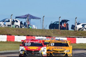 リカルド・ゾンタは2レースとも表彰台に絡めず。帝王カカ・ブエノはアイルトン・セナ追悼のキャメル風カラースキームで戦った