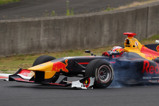 ピエール・ガスリー（TEAM MUGEN）の左フロントノーズが破損