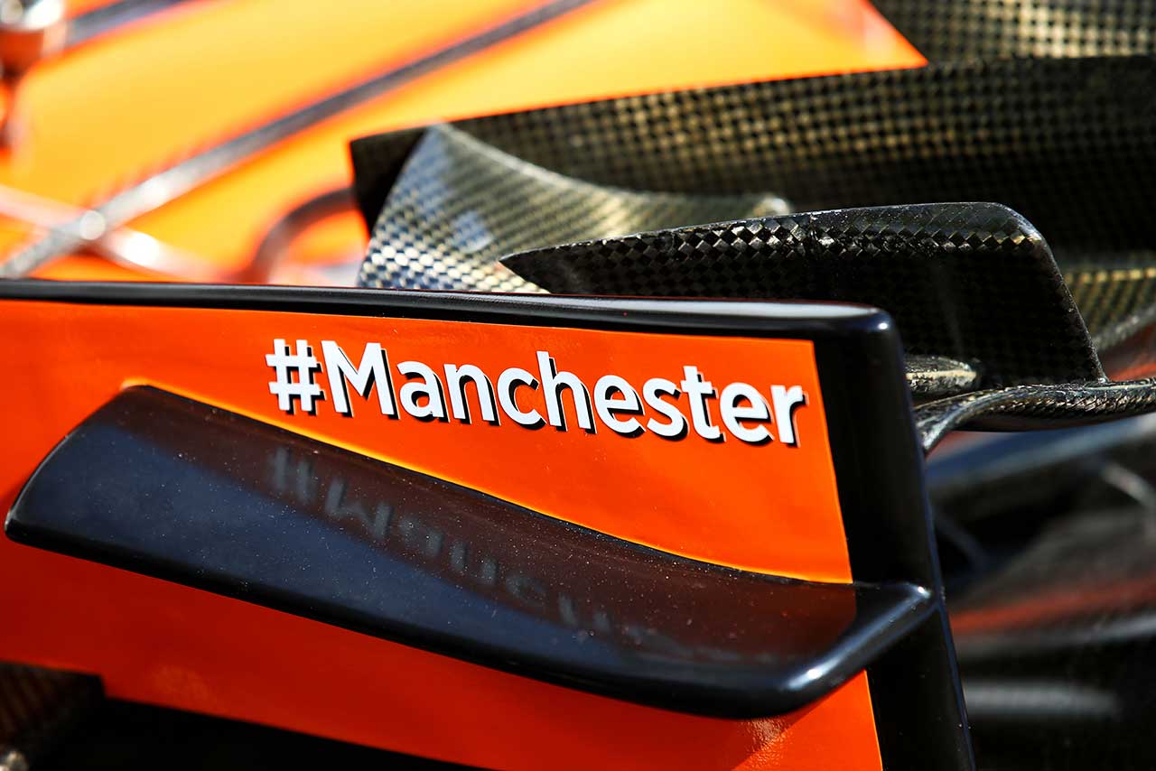 マンチェスターでの犠牲者に哀悼の意を示すマクラーレン