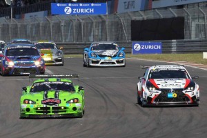 SP3Tを戦う90号車スバルと170号車レクサスは順調に周回