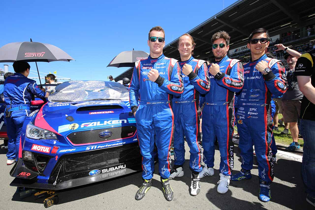 90号車スバルWRX STIのドライバーたち