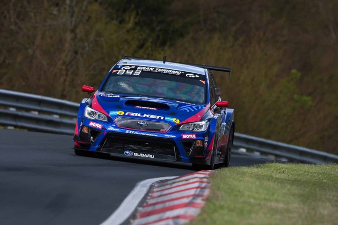 SP3Tクラス3番手を走行中、マシンから出火した90号車スバルWRX STI