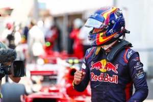 2017年F1第6戦モナコGP カルロス・サインツJr.(トロロッソ)、予選後にガッツポーズ