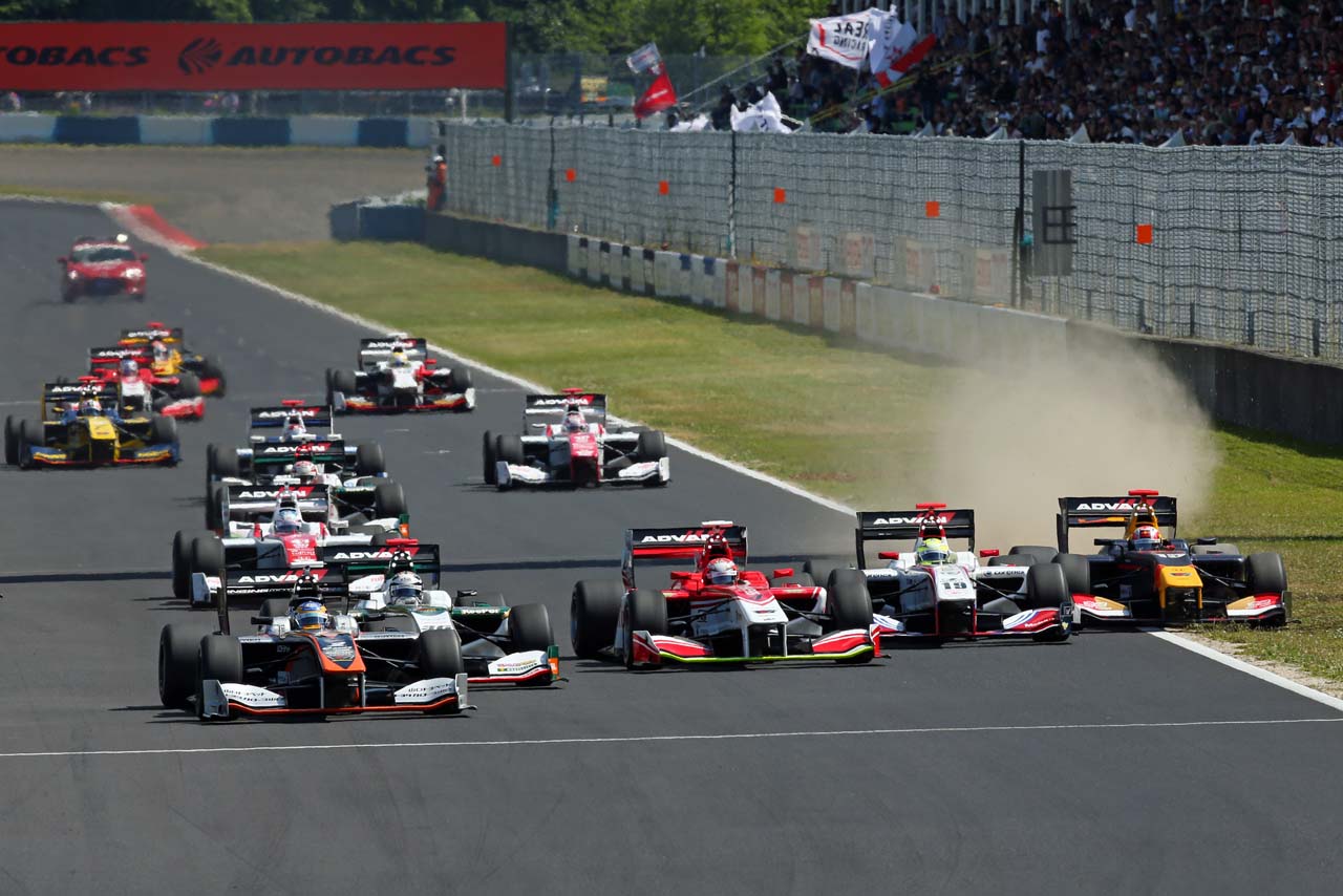 スーパーフォーミュラ第2戦岡山スタートシーン