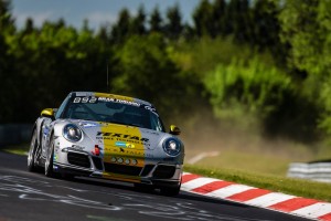 ブラックファルコン・チームTMDフリクションのポルシェ・カレラはV6クラス優勝