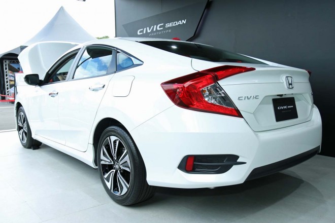 新型シビック・セダンのプロトタイプ