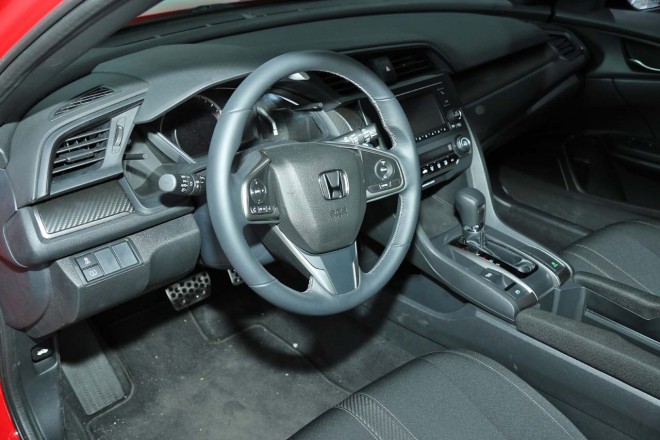 新型シビック・ハッチバックのプロトタイプの内装