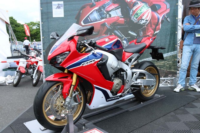 エンジョイホンダで展示されたCBR1000RR
