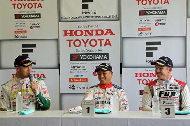 レース1予選会見の様子