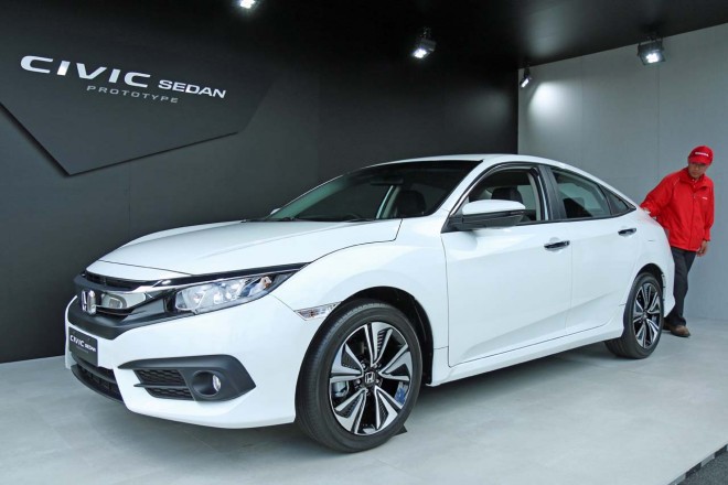 新型シビック・セダンのプロトタイプ