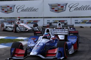 トップを守るもピットストップで後退してしまう佐藤琢磨