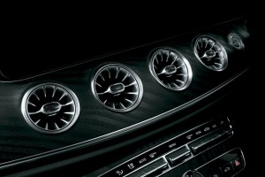 全体がシルバーシャドー仕上げとなるタービンエンジンをイメージしたエアアウトレット