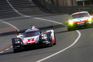 2号車ポルシェ919ハイブリッドと91号車ポルシェ911 RSR