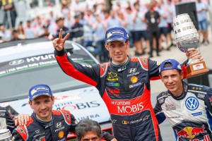 2016年のラリー・イタリアを制したティエリー・ヌービル