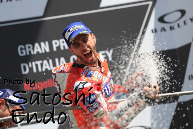 MotoGP現地トピックス:ムジェロを覆う黄色い煙。ヘイデンの追悼セレモニーも実施