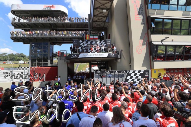 MotoGP現地トピックス:ムジェロを覆う黄色い煙。ヘイデンの追悼セレモニーも実施