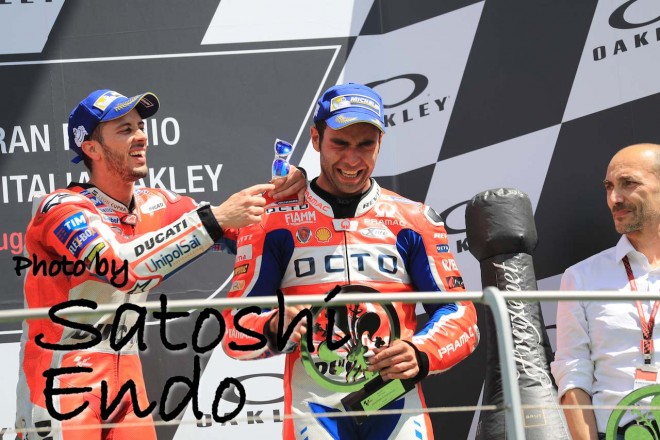 MotoGP現地トピックス:ムジェロを覆う黄色い煙。ヘイデンの追悼セレモニーも実施