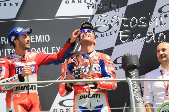 MotoGP現地トピックス:ムジェロを覆う黄色い煙。ヘイデンの追悼セレモニーも実施