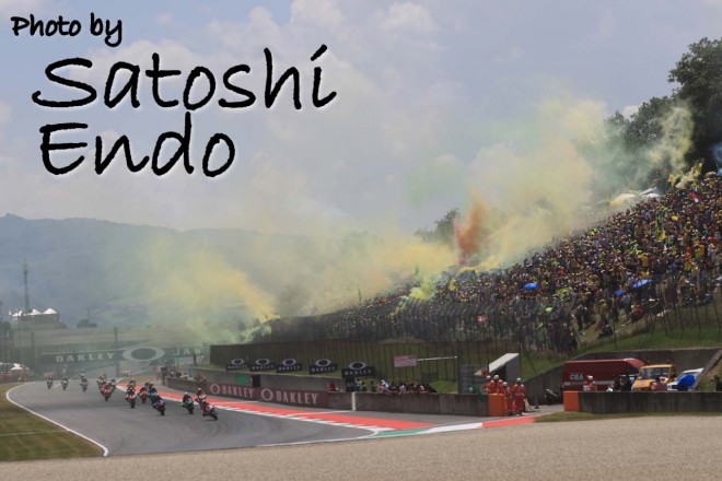 MotoGP現地トピックス:ムジェロを覆う黄色い煙。ヘイデンの追悼セレモニーも実施