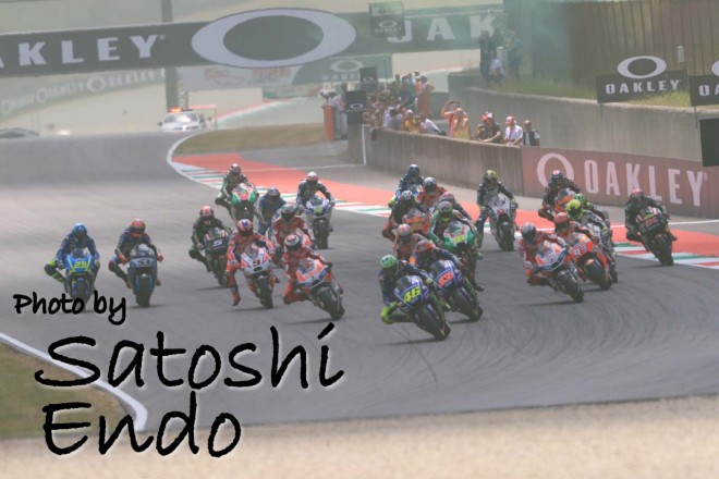 MotoGP現地トピックス:ムジェロを覆う黄色い煙。ヘイデンの追悼セレモニーも実施