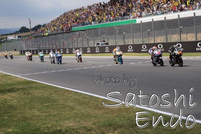 MotoGP現地トピックス:ムジェロを覆う黄色い煙。ヘイデンの追悼セレモニーも実施