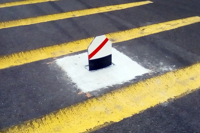 試験導入されたコーナーマーカー“フロッピー”