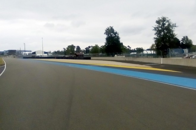 フォードシケイン手前のストレート区間にあるウォールも角度が修正されている