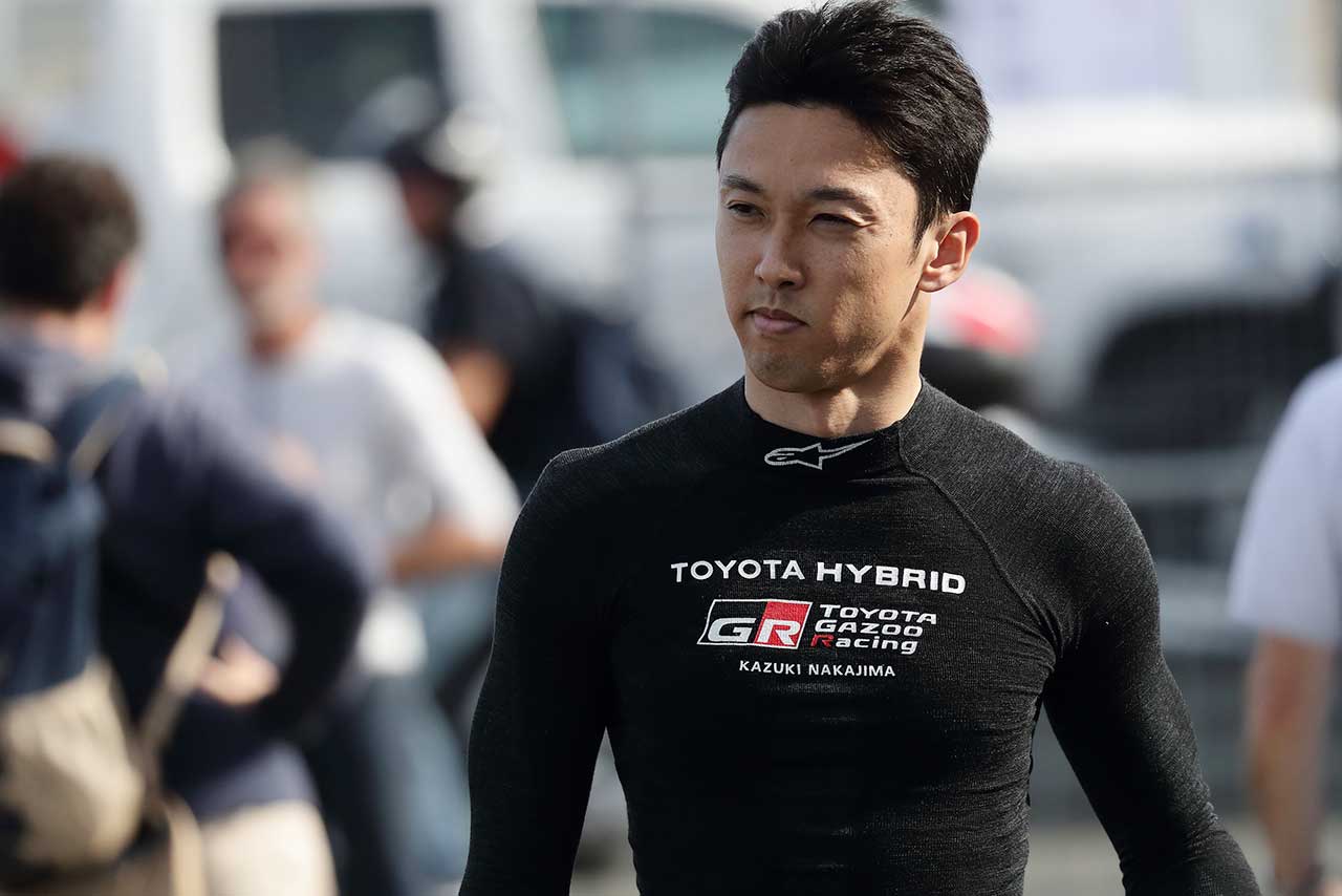 8号車をドライブする中嶋一貴