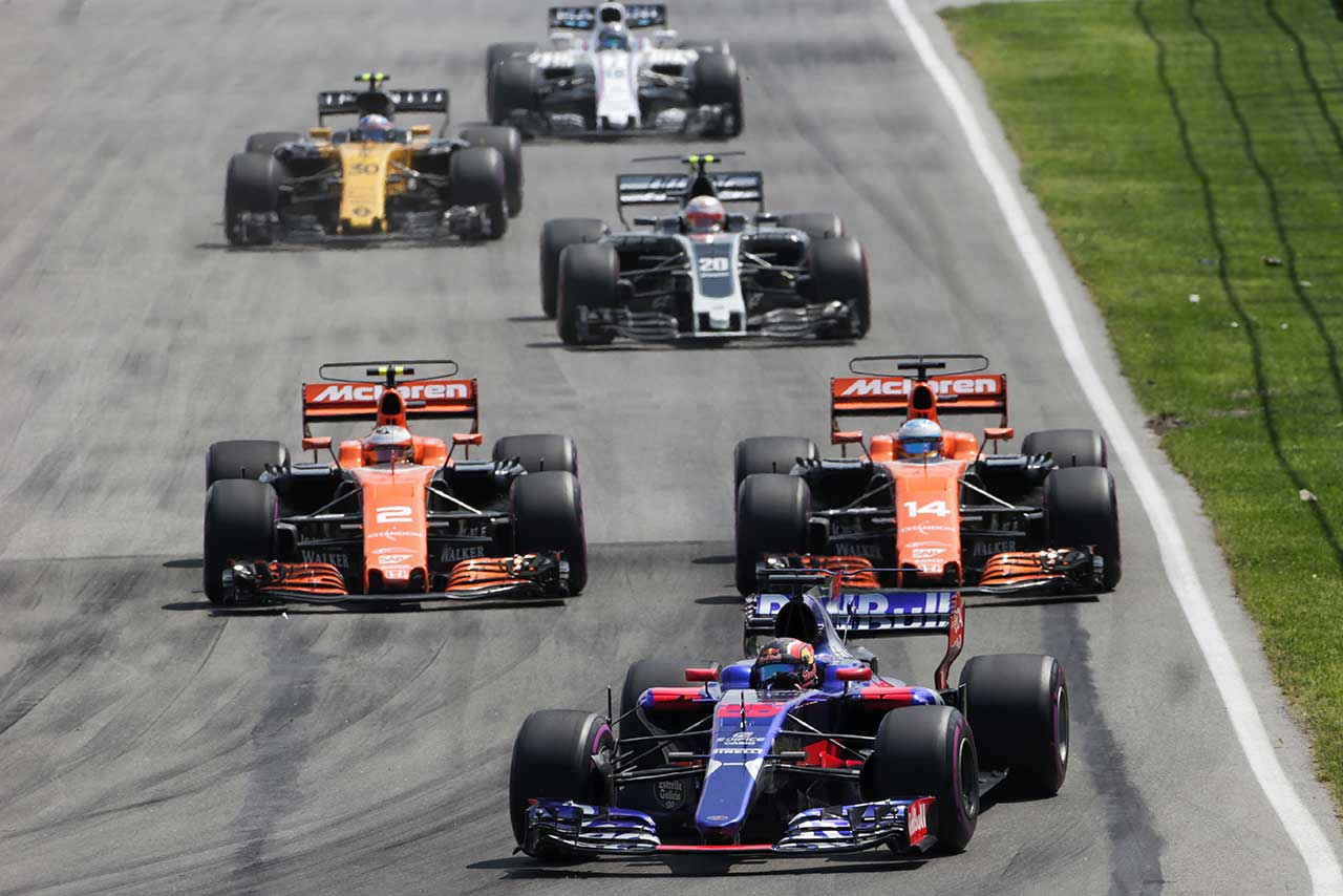 入賞圏内を走行もリタイヤのクビアト