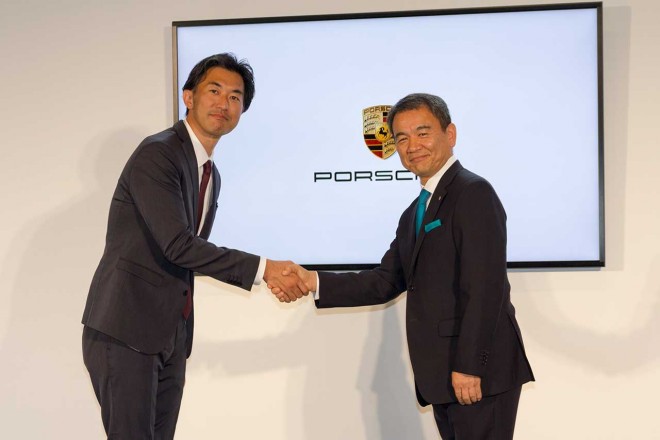 イベントでは、互いを称えて握手を交わす場面も