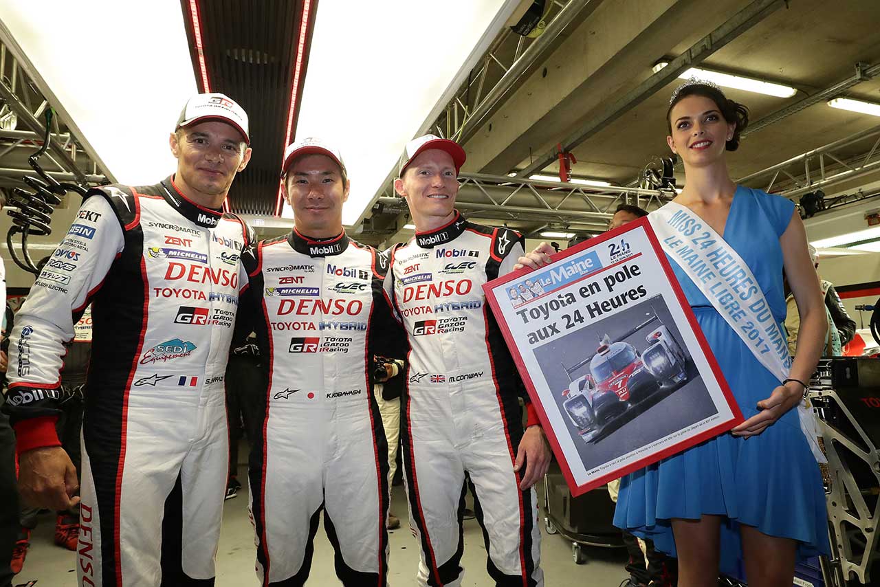 ポールポジションを獲得した7号車トヨタTS050ハイブリッドのドライバーたち