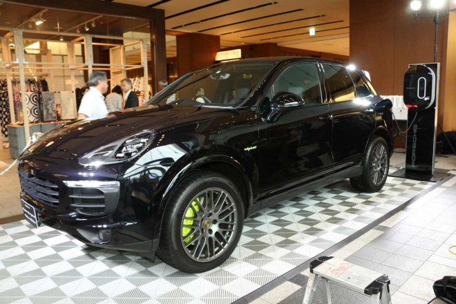 ポルシェ・カイエンE S ハイブリッド・プレミアムエディション