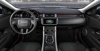 フィギュアド・マカッサルトリムと呼ばれるインテリア素材を採用した