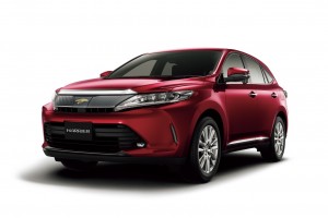 フロントバンパーなどエクステリアも変更を受け、新色の「ダークレッドマイカメタリック」も追加