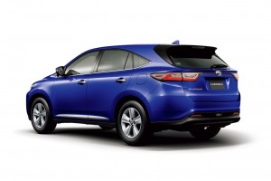 新色の「ダークブルーマイカメタリック」。テールランプも面発光の新デザインに