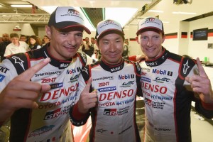 総合ポールポジションを獲得した7号車トヨタのS.サラザン、小林可夢偉、M.コンウェイ