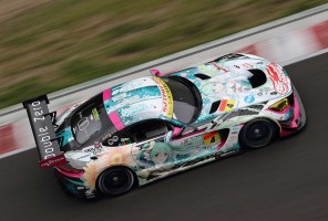 2日目午後のセッションでGT300クラスのトップを奪ったグッドスマイル AMG GT3