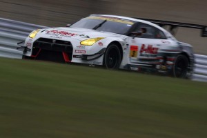午後のセッションでGT300クラスのトップに立ったB-MAX GT-R